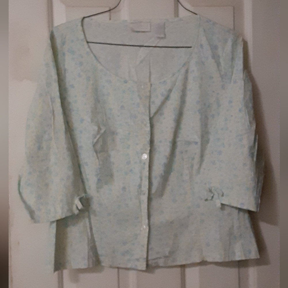 Vintage, Elizabeth by Liz Claiborne, 97% cotton,  scoop neck, button down blouse